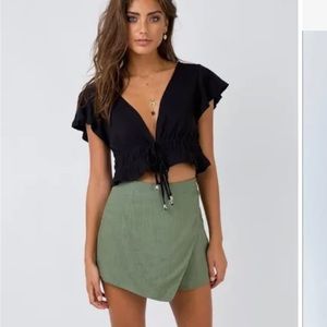 NWT Princess Polly Fun Consequences Skort Size 2 in khaki / sage green